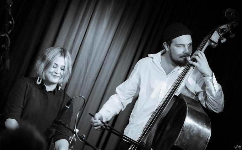 Photo by Hans Grüenthaler